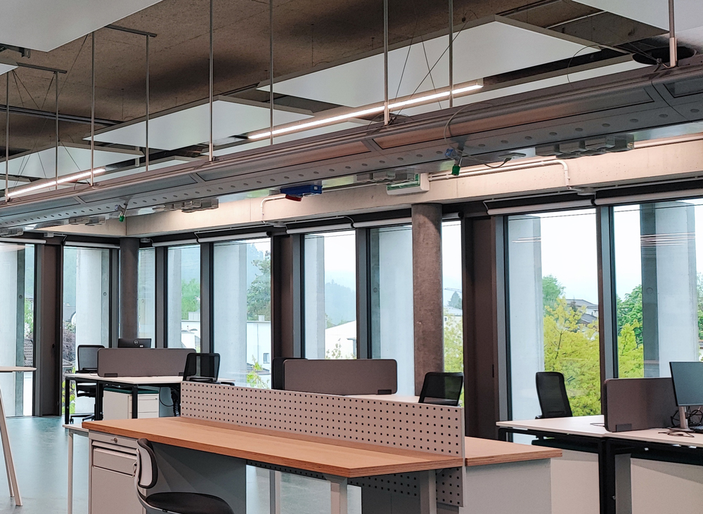 vele radianti installate presso un ufficio openspace